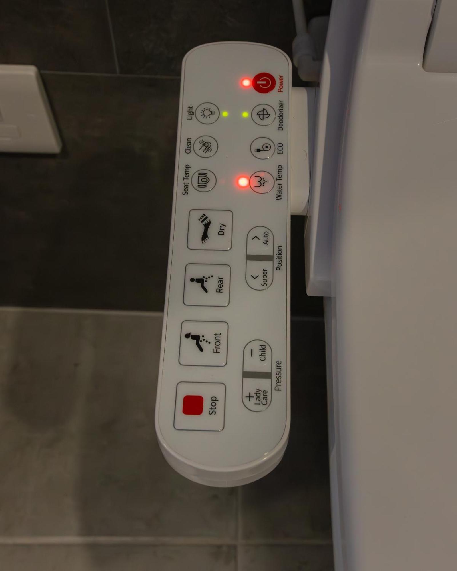 Jucuzzi Bath. Japanese Toilet. Belfast City Centre. Exterior foto
